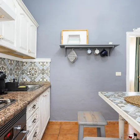 Home2book Charming Garden House & Bbq 别墅