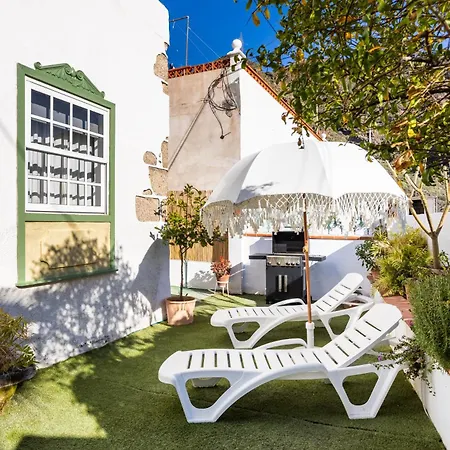Home2book Charming Garden House & Bbq 别墅