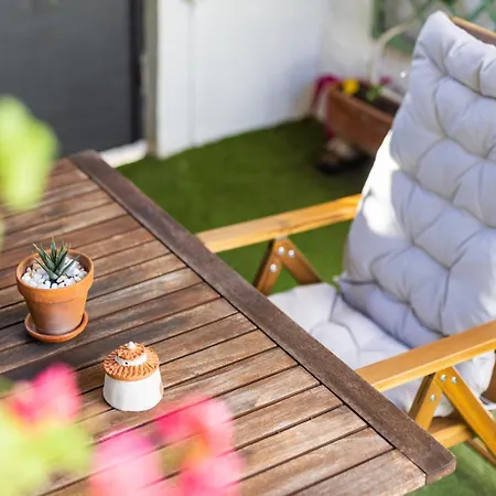 Home2book Charming Garden House & Bbq 别墅