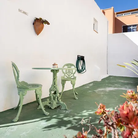 Home2book Charming Garden House & Bbq 别墅 *